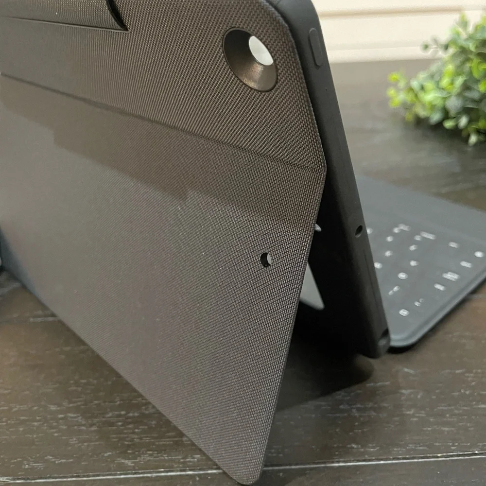 Logitech Apple IPad (7th, 8th, 9th Gen) Rugged Case with Integrated Keyboard